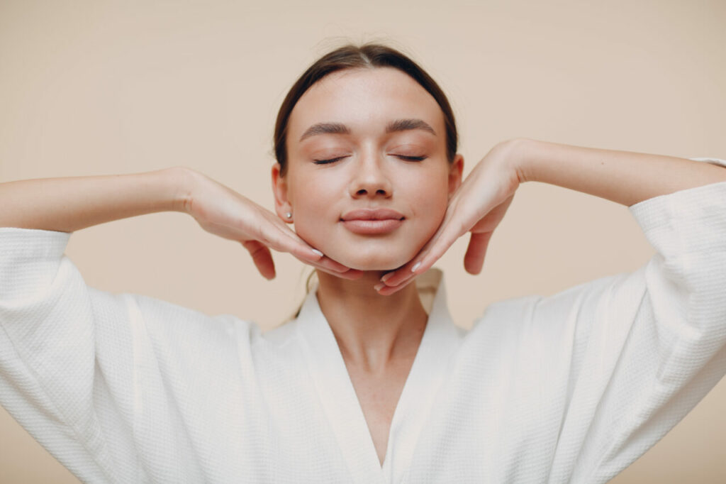 VIDEO: Facial Yoga Technique to Tighten and Firm Skin