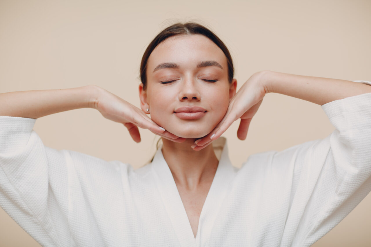 VIDEO: Facial Yoga Technique to Tighten and Firm Skin | Luvey