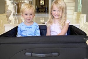 Luvey Tips For Traveling With Kids Featured