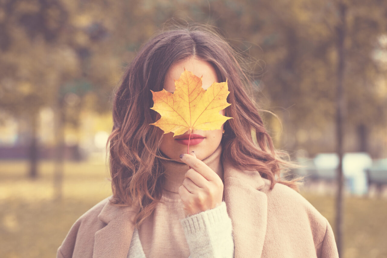 beautiful,autumn,woman,with,autumn,leaves,on,fall,nature,background