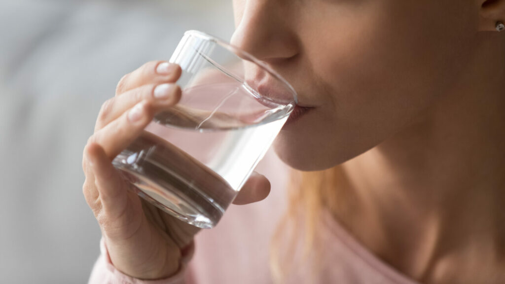 12 Signs You Need to Be Drinking More Fresh Water